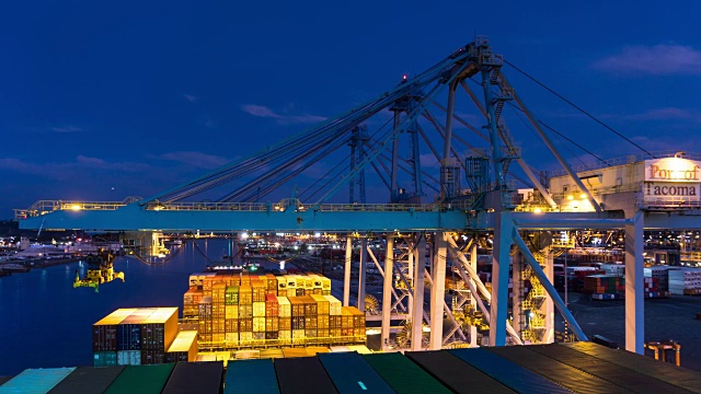 塔科马港的货船-从白天到夜晚的时间流逝视频素材