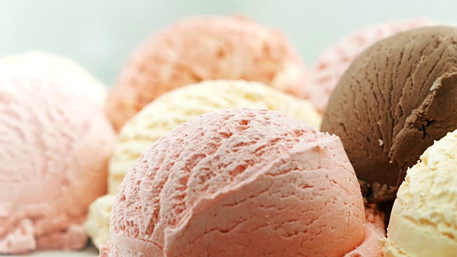 特写，彩色的冰淇淋球视频素材