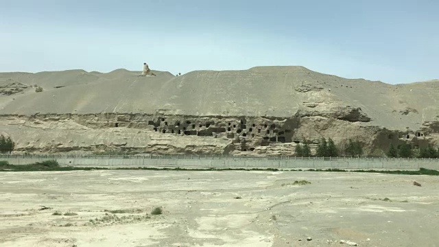 戈壁沙漠，从车里看视频素材