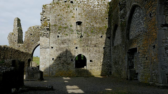 爱尔兰卡舍尔霍尔修道院教堂废墟视频素材
