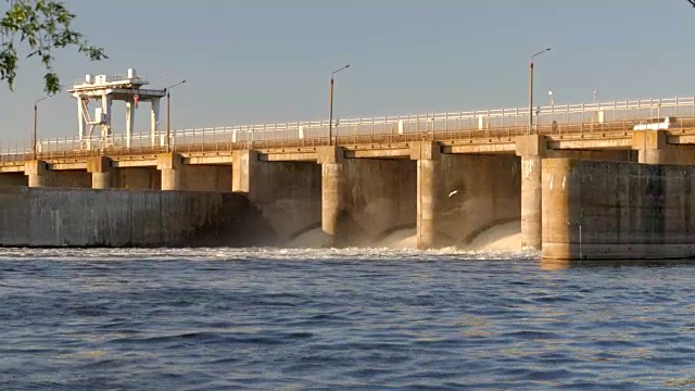 水利大坝在水库，水电站视频素材