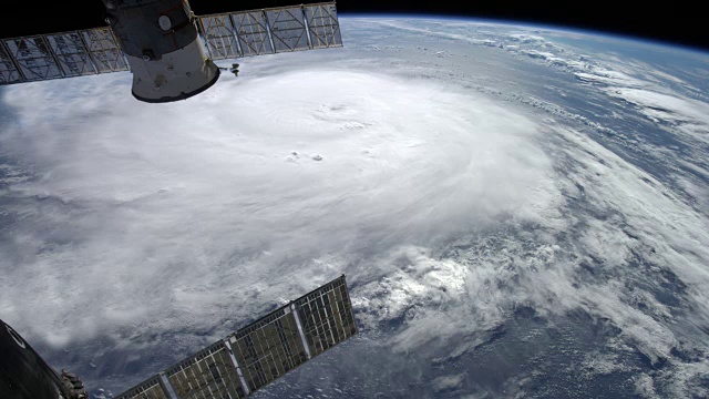 飓风上空的卫星视频素材