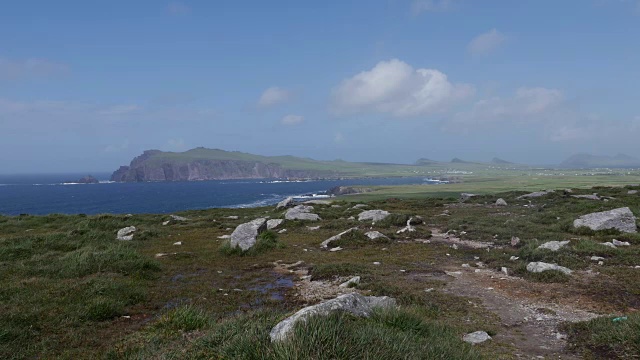爱尔兰丁格尔半岛景观与岩石视频下载