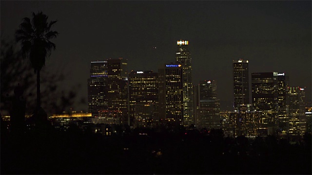 洛杉矶市中心，CA晚上的天际线视频素材