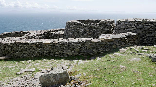 爱尔兰丁格尔半岛石圈和小屋视频下载