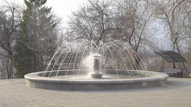 公园里的喷泉视频素材