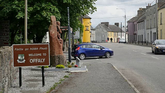 爱尔兰巴纳格尔郡的Offaly标志和交通视频素材