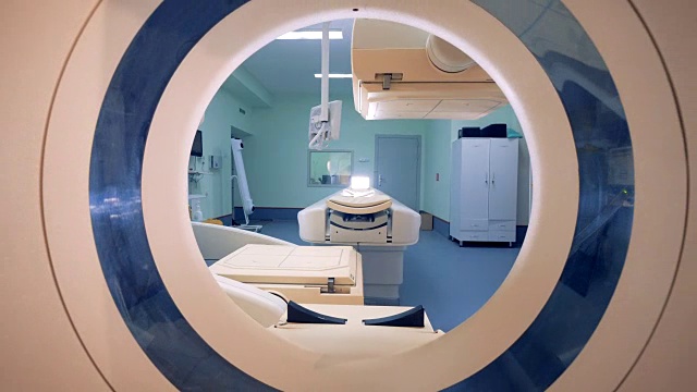一台空的MRI CT PET扫描仪。视频素材