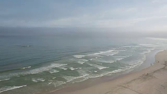海面上有雾的早晨视频下载