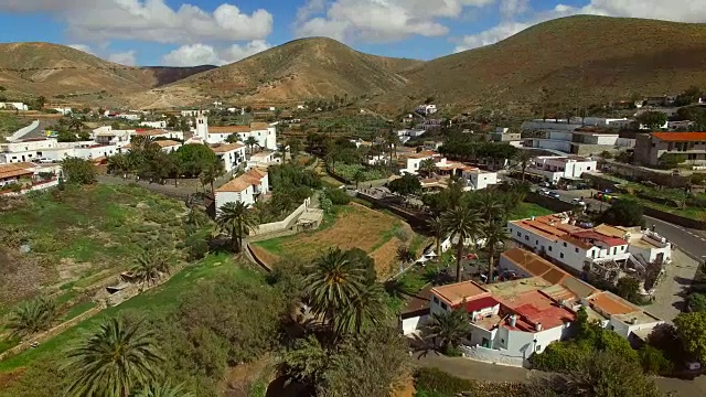 加那利群岛富埃特文图拉小贝当古里亚村的鸟瞰图。视频素材