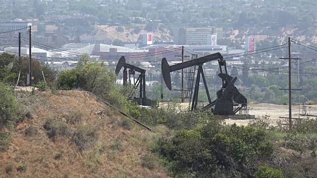 洛杉矶的油泵千斤顶视频下载