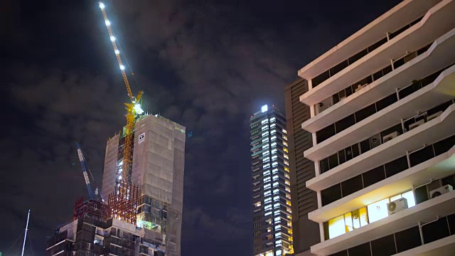 泰国曼谷的建筑工地夜间延时拍摄视频素材