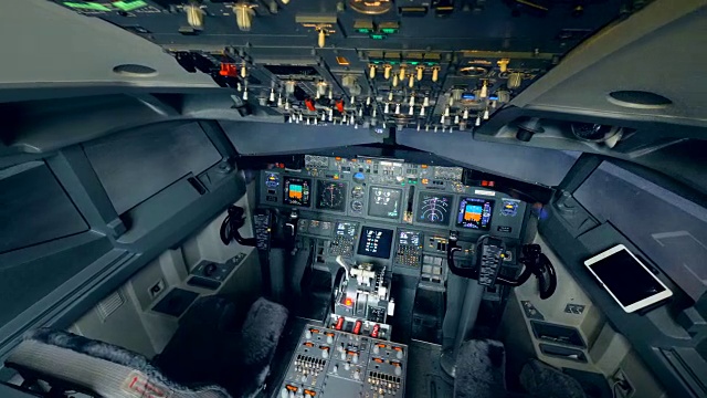 一架无人驾驶飞机的驾驶舱视频素材