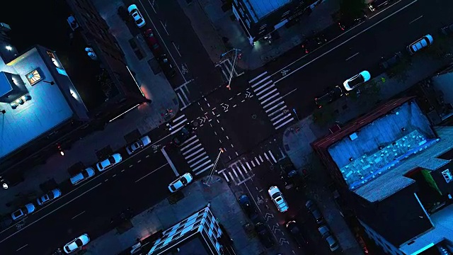 上面是纽约布鲁克林十字路口的夜景视频素材