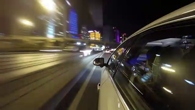 夜间驾驶时间从车辆左侧拍摄视频素材