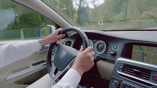 驾驶时用手视频素材