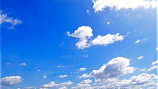 时间流逝美丽的白云在蓝天上视频下载