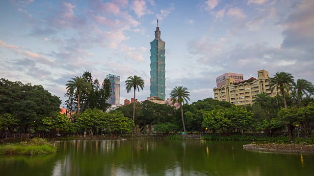 日落天空台北市著名的公园湖塔全景4k时间流逝台湾视频下载
