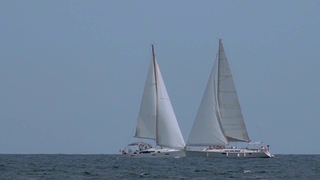 海上的两艘帆船视频下载
