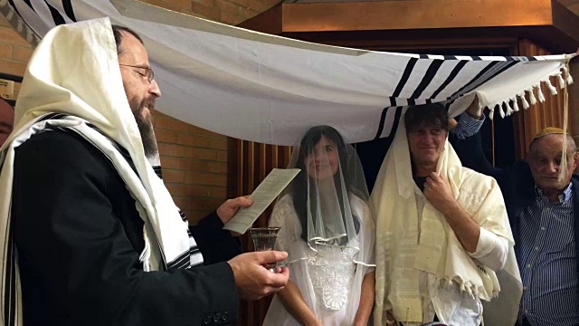 拉比贝尔辛犹太新娘和新郎在传统的犹太婚礼视频下载
