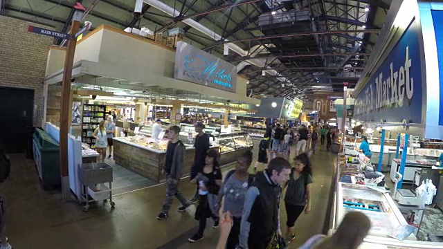 加拿大多伦多:圣劳伦斯市场，建立商店和通道的镜头视频素材