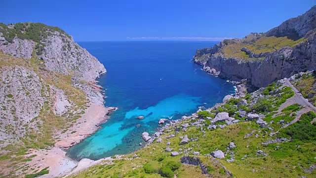 Cala Figuera是西班牙马略卡岛巴利阿里岛福门托角附近Pollenca社区的一个海湾视频素材