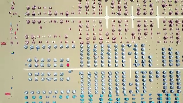 意大利海滩的鸟瞰图视频下载