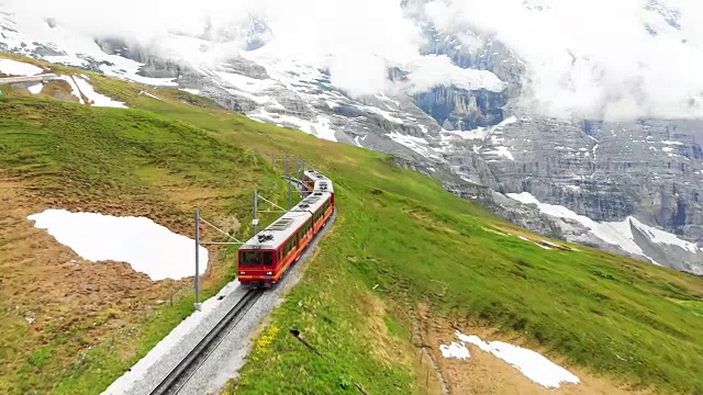 乘瑞士火车前往温根旅行视频下载