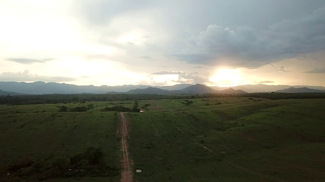 鸟瞰图的乡村道路在日落视频素材