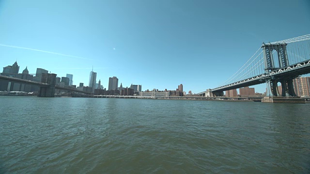 曼哈顿和布鲁克林大桥和曼哈顿的水景视频素材