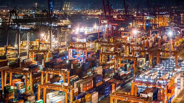 中国香港葵青货柜码头夜景视频下载