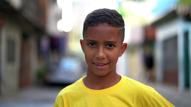 贫民窟的巴西孩子肖像视频下载