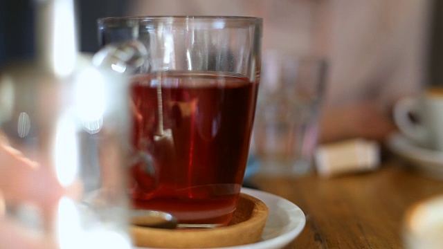 一杯新泡的红茶，视频下载