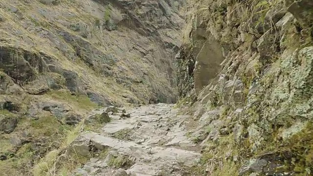 尼泊尔的山径。Manaslu电路长途跋涉。视频下载