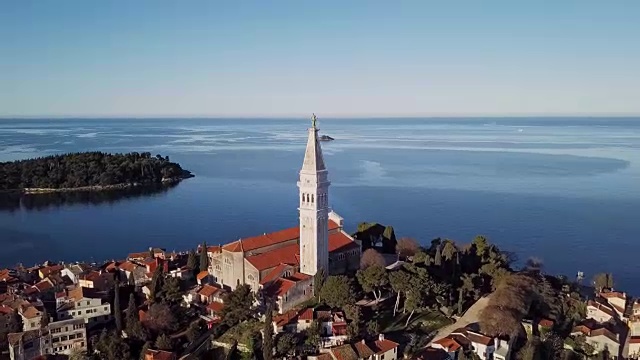 克罗地亚伊斯特里亚的罗温吉古城上空视频下载