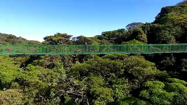 无人机拍摄悬索桥视频下载