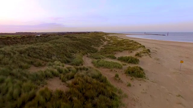 以大海为背景的沙丘视频下载