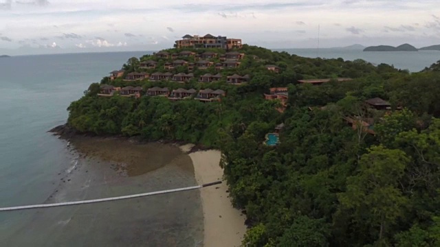 一个热带岛屿度假胜地的海岸线视频下载