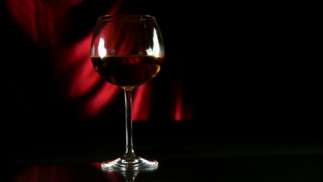 红酒酒杯白色多莉左02高清视频下载