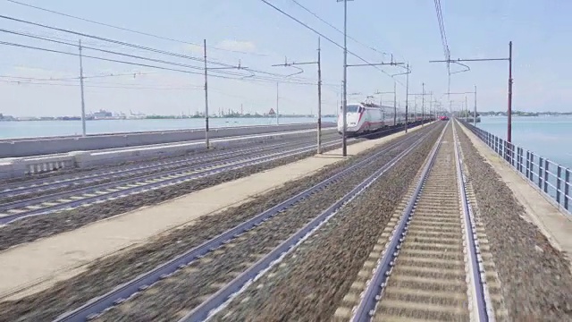威尼斯火车铁路运输到威尼斯圣卢西亚视频素材