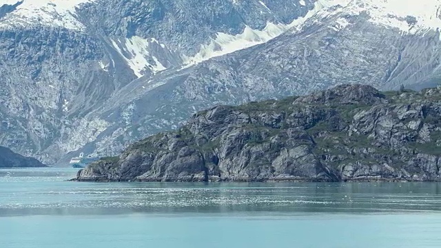 冰川上的游船视频素材
