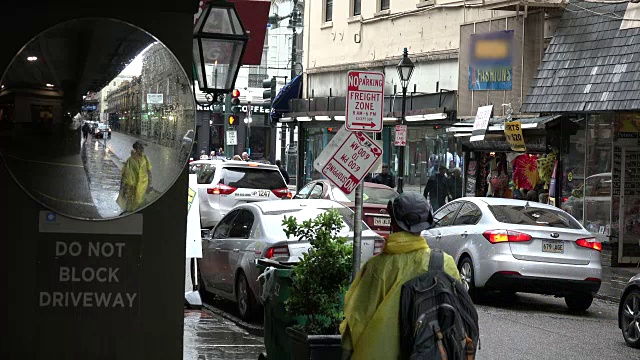 新奥尔良的镜子和雨中的景色视频素材
