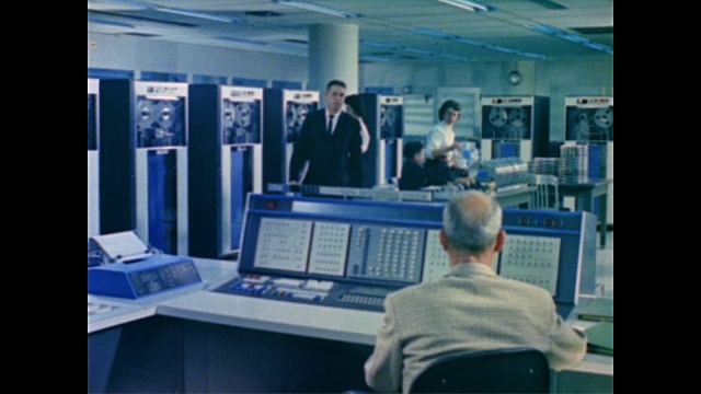 1962年，工人的收入记录被放在SSA办公室的卡片系统和磁带上视频下载