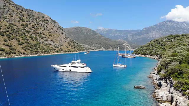 每日的乘船旅行。蓝色的航行。来自土耳其Fethiye Oludeniz的圣尼古拉斯岛。视频素材
