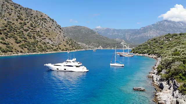 每日的乘船旅行。蓝色的航行。来自土耳其Fethiye Oludeniz的圣尼古拉斯岛。视频素材