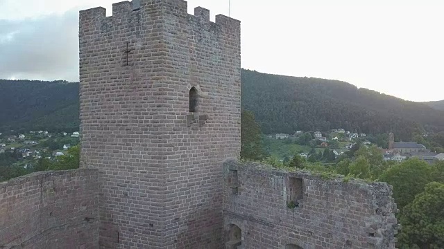 法国阿尔萨斯的中世纪城堡遗址视频素材