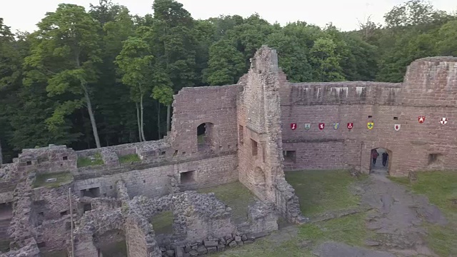 法国阿尔萨斯的中世纪城堡遗址视频素材