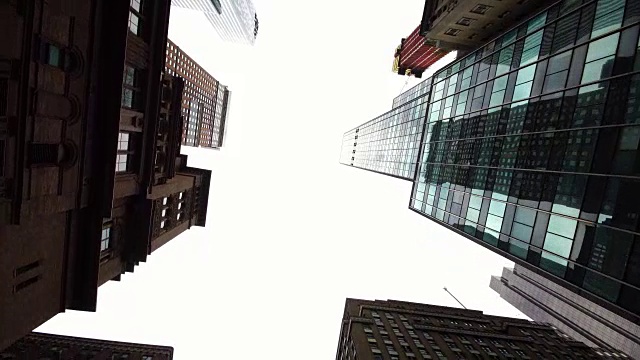 移动查找pov拍摄的纽约市曼哈顿现代摩天大楼高层视频素材