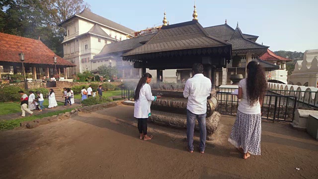 斯里兰卡康提佛牙舍利寺。替身拍摄视频素材