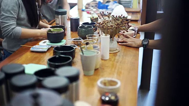 厨房抹茶，用于制作抹茶的茶具。视频素材